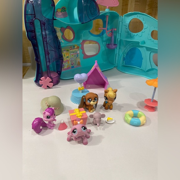 Littlest Pet Shop Biggest Littlest Pet Shop Playset House - Picture 3 of 12